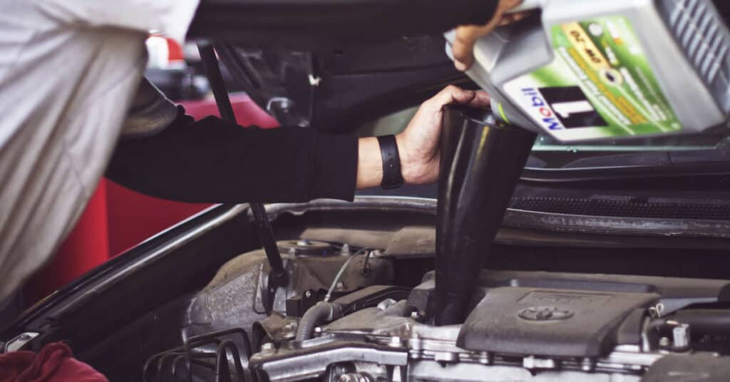 Can You Put Oil In A Hot Engine Fixing Engines