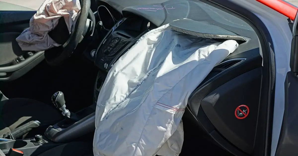 Do Airbags Deploy When A Car Is Not Moving?